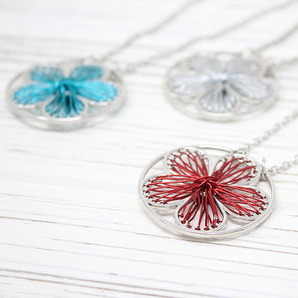 Circle Wire Daisy Necklace