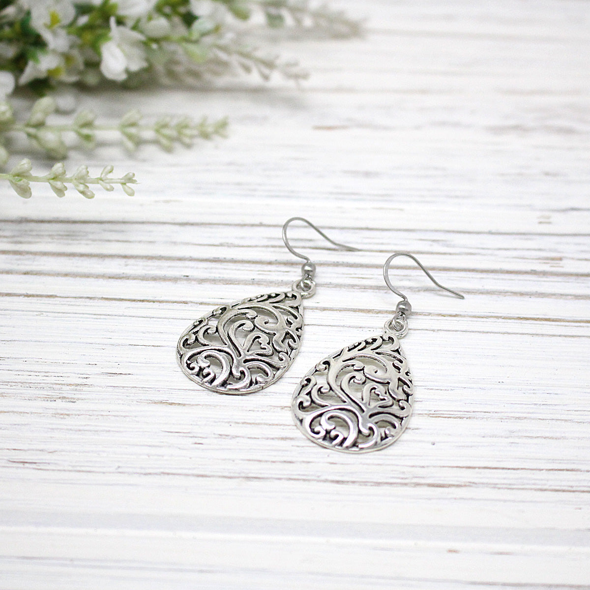 Scalloped Teardrop Filigree Earring