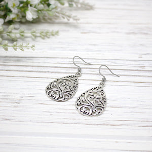 Scalloped Teardrop Filigree Earring