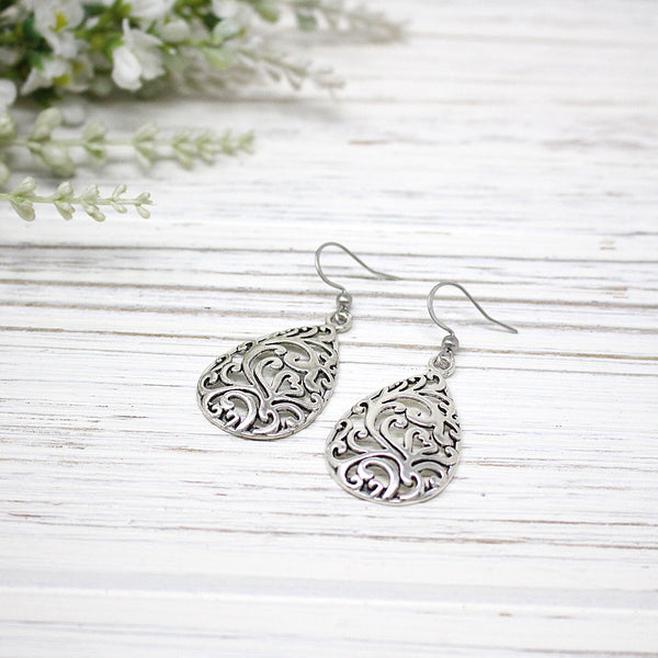 Scalloped Teardrop Filigree Earring
